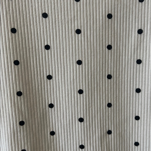 Old Navy White and Black Polka Dot Ribbed Tee Medium, Like New 🏷️Condition! - Picture 3 of 6